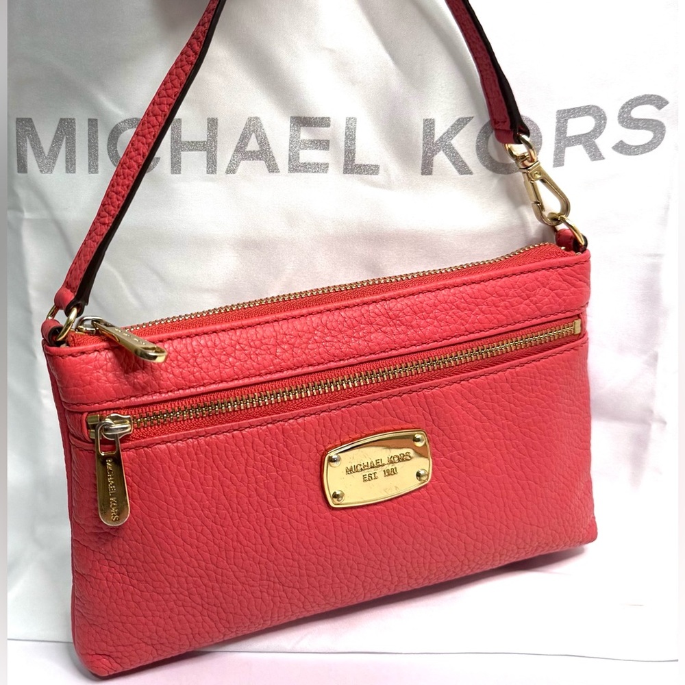 Michael Kors Pink Large Wristlet pebble leather Bag with Gold Accents EUC - Picture 1 of 16